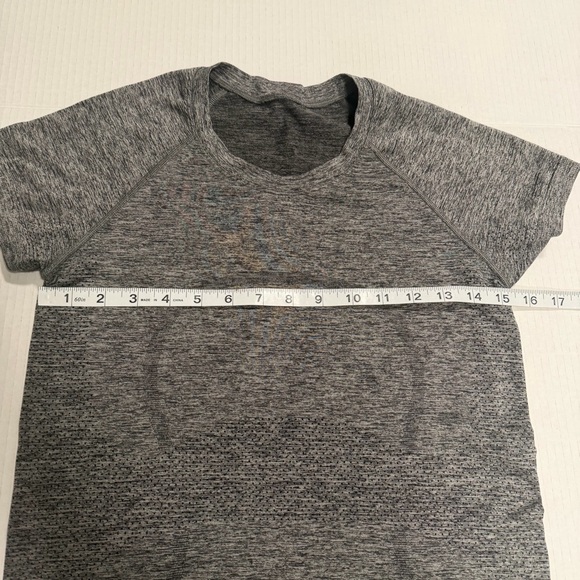 Lululemon Swiftly Tech Short-Sleeve Shirt 2.0 Hip Length
Tokyo, *FLAW*, Size 6 - Picture 6 of 8